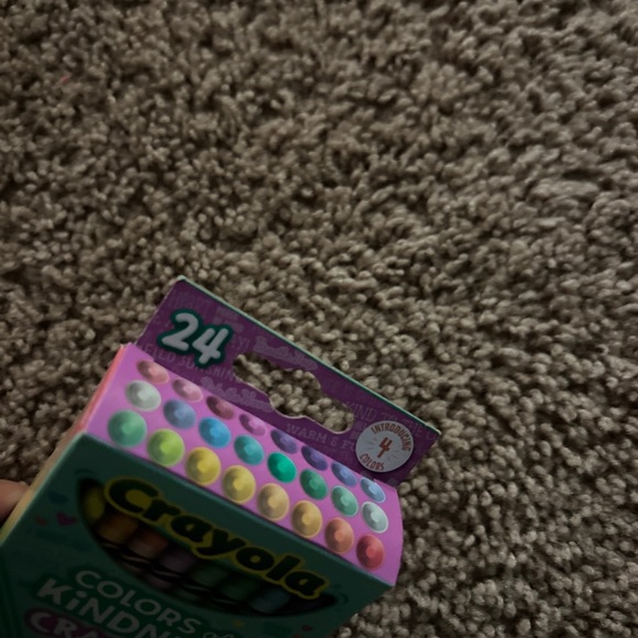 Crayola Colors of Kindness Crayons 🖍️ 24 Box - Picture 7 of 8